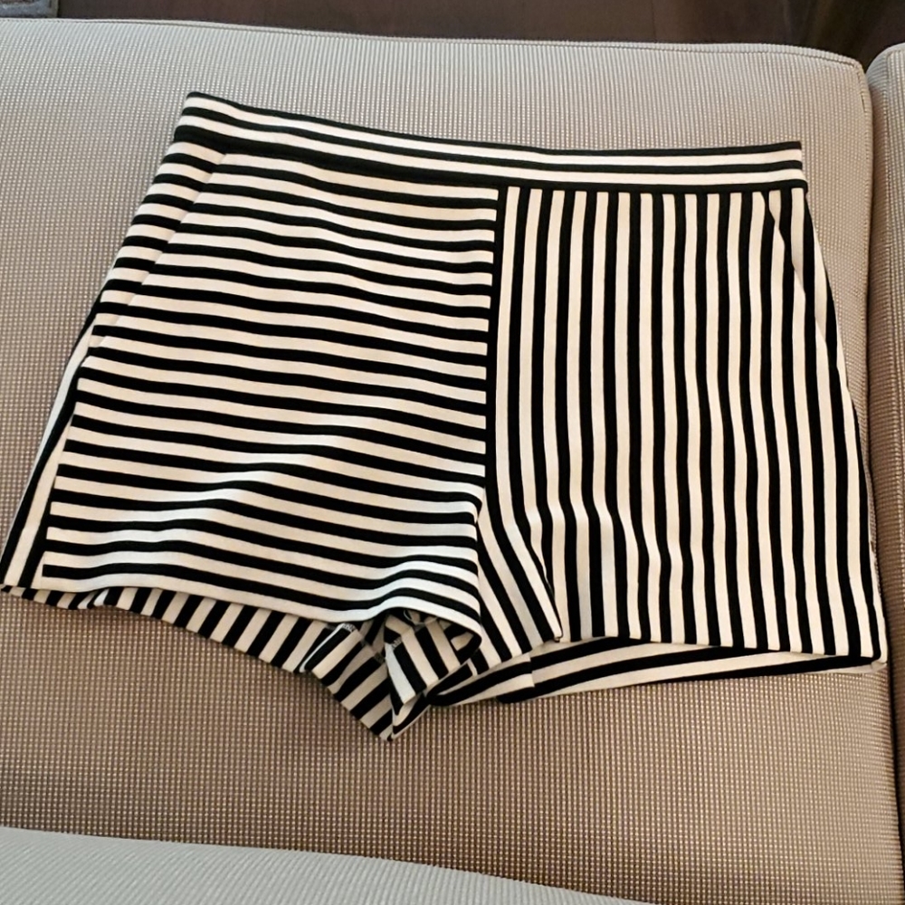 NWOT TIBI OF NEW YORK SHORTS 2 - Picture 12 of 14